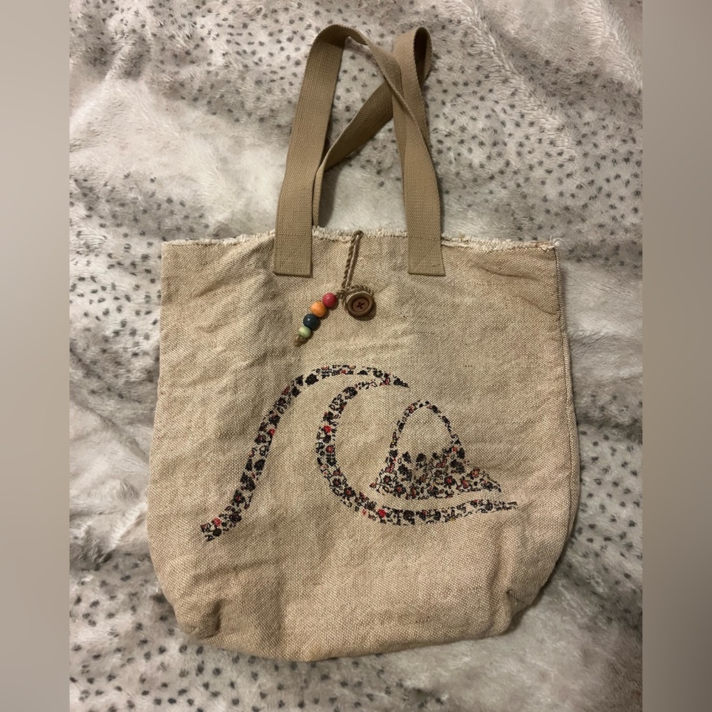 Quicksilver Chic Tan Tote Bag with Artistic Design